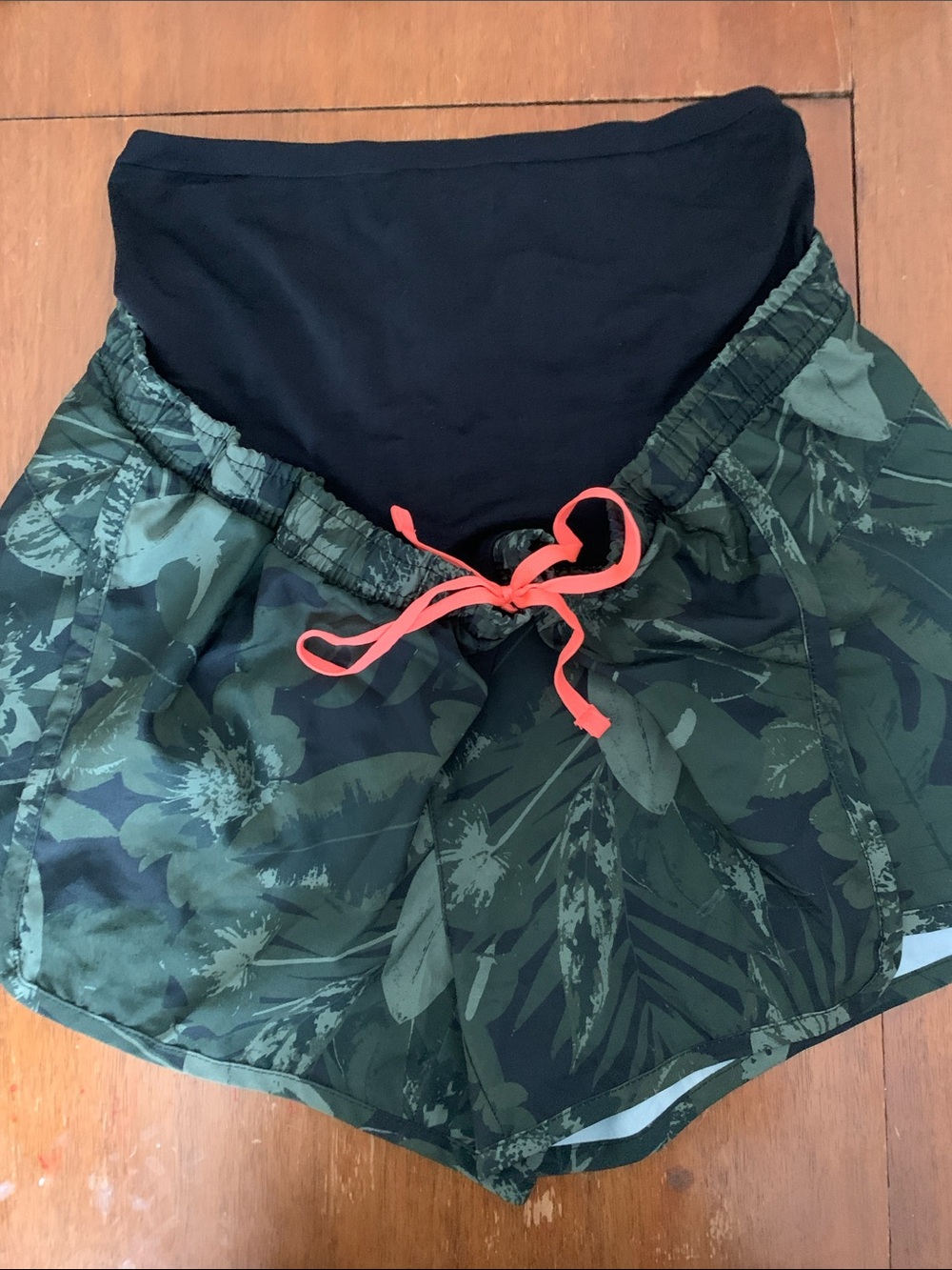 NWOT Maternity Old Navy Green Floral Athletic Shorts size Small